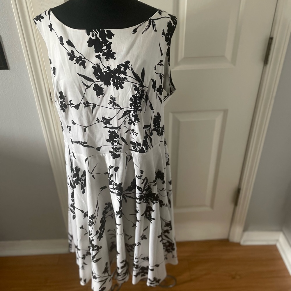 Grace Karin  Dress Size 2X White and Black Leaves Fit Flare Circle Swing #105